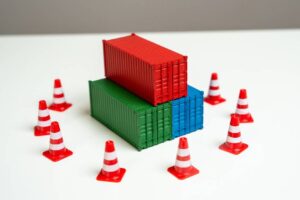 contenedores con productos de importación bloqueados por barreras comerciales