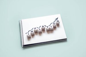 cuaderno con la palabra inflación
